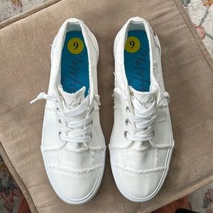 Blowfish size 9, never worn. White